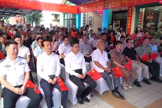 神舟十五号航天员乘组安全返回 家乡父老庆祝张陆凯旋