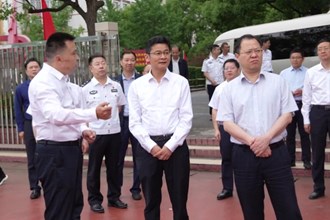 曹志强周振宇督导检查高考备考工作