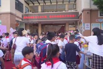 我市各地中小学校迎来开学第一课
