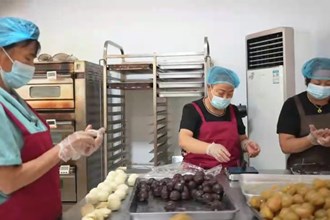 老月饼备受青睐 市民消费更加理性