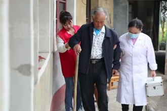 鼎城：“定制”帮代办 医保服务有温度