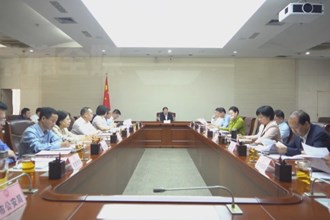 周振宇主持召开全市经济运行座谈会