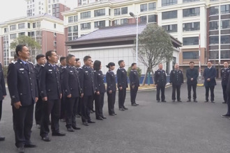 周振宇走访慰问基层民警