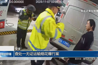 安乡：查处一无证运输烟花爆竹案