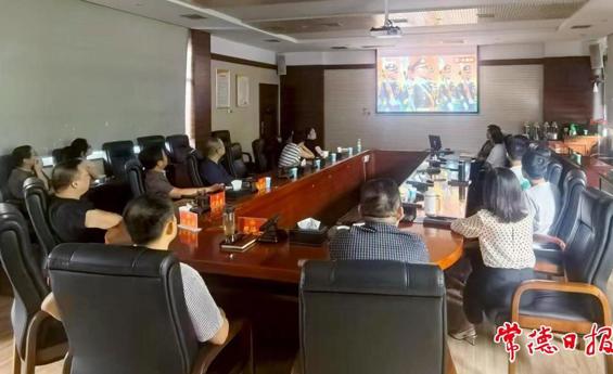 常德市园林绿化服务中心集中收看纪念中国人民抗日战争暨世界反法西斯战争胜利80周年大会直播