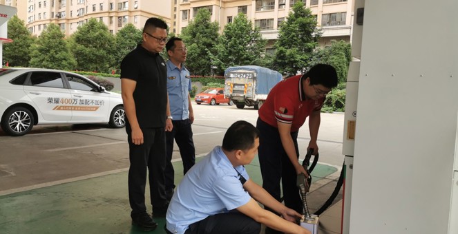 市市场监管局突击检查油品质量  严守市场安全底线