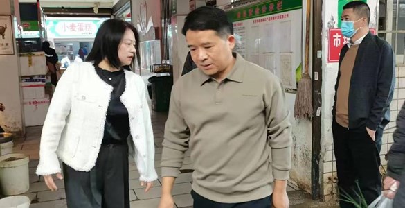 创建文明城市　常德市市场服务中心在行动