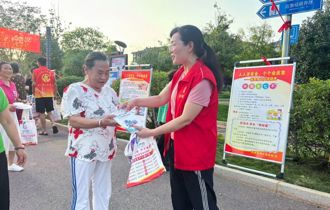 西湖人社局开展社保政策与安全生产宣传活动